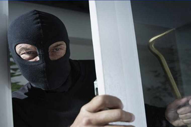 Maskalı şəxslər kimsəsiz qadını zorlayaraq 1000 manat pulunu oğurladılar — İmişlidə dəhşət