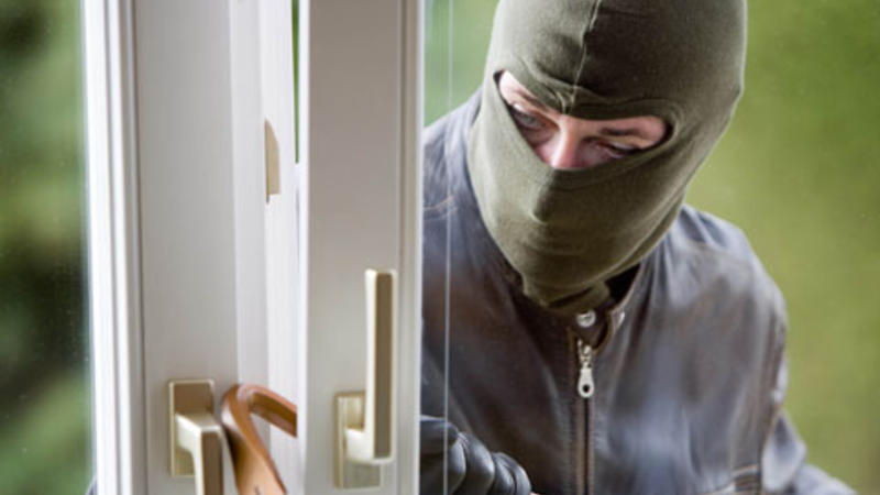 İNANILMAZ OLAY: hər şeyi oğurladı, yataq otağına girəndə isə...