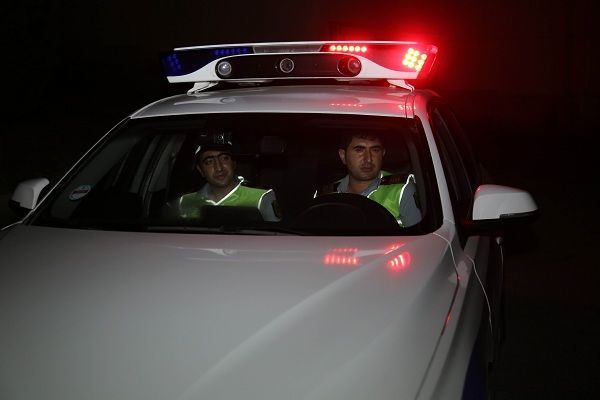 Bakıda yol polisi xəstə sərnişini ölümdən xilas etdi – FOTO