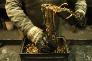 Şəmkirdə evdən 5 min manatlıq qızıl oğurlanıb