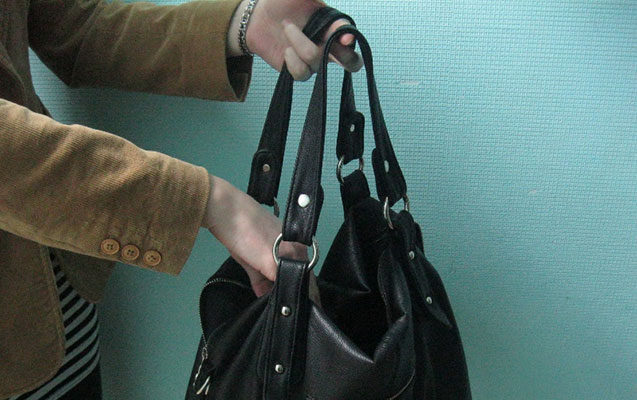 Bakıda əcnəbinin evini soyan qadın saxlanılıb