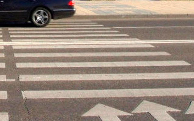 Piyada keçidindən keçmədi - Maşın vurdu