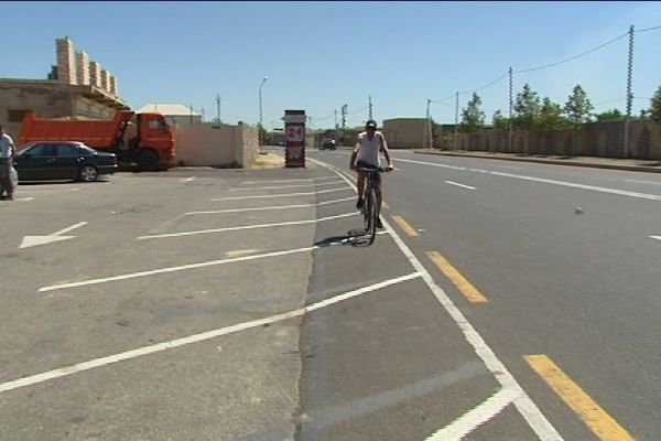 BİABIRÇILIQ:Bakıda market sahibi velosiped yolunu zəbt etdi – VİDEO