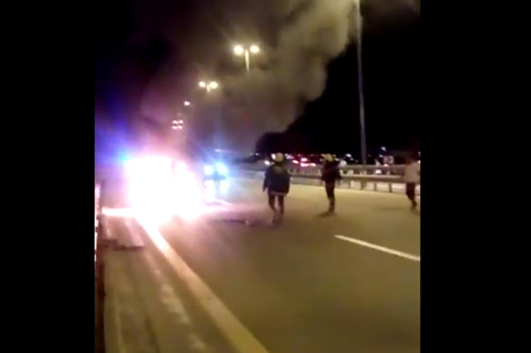 Zığ şossesində hərəkət edən maşın öz-özünə yandı — YANĞINDAN VİDEO