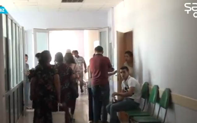 Zaqatalada qardaş bacısını bıçaqladı - Video