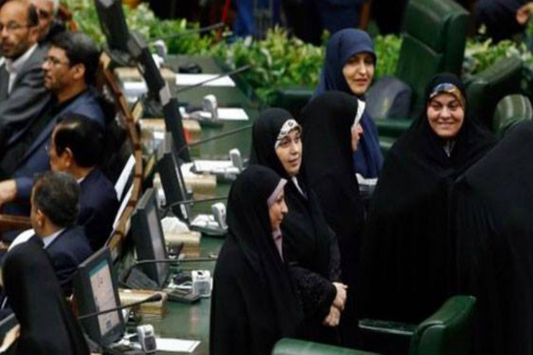 İran prezidenti iki qadını köməkçisi təyin edib