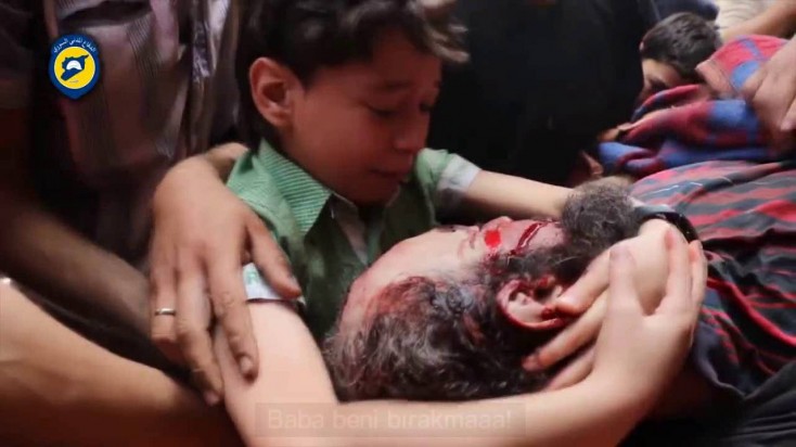 Atasını itirən uşağın ürəkağrıdan fəryadı - Məni tərk etmə ata!-VİDEO(18+)