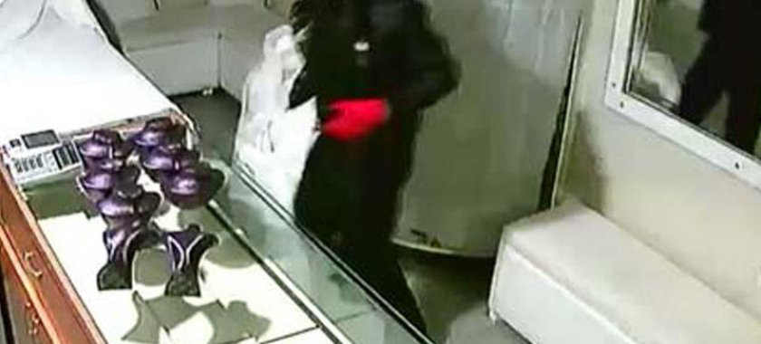 Gecə saatlarında cinayəti görən taksi sürücüsü yolunu dəyişdi - VİDEO - FOTO