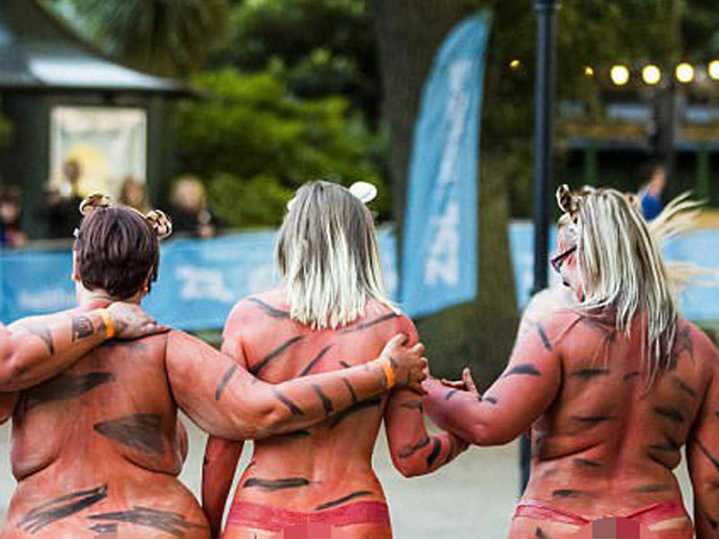 Pələnglər üçün soyunub qaçdılar - FOTO