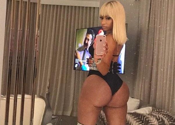 Niki Minajdan qalmaqallı foto