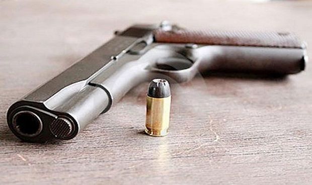 Cinayətkar polis əməkdaşına güllə yağdırdı – VİDEO