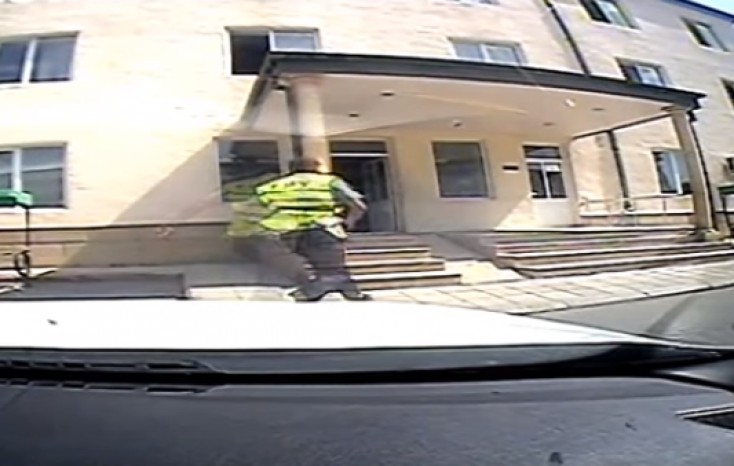 Xəyal adlı polis hamilə qadının həyatını xilas etdi - Uşağın adını Xəyalə qoydular - VİDEO