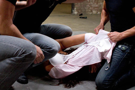 Azərbaycanda məktəbli qızı 3 il zorlayanlardan biri vəzifəli məmurun oğlu imiş