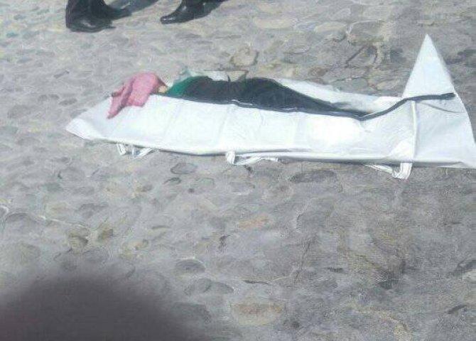 Bulvarda qadın hər kəsin gözü önündə intihar etdi - FOTO