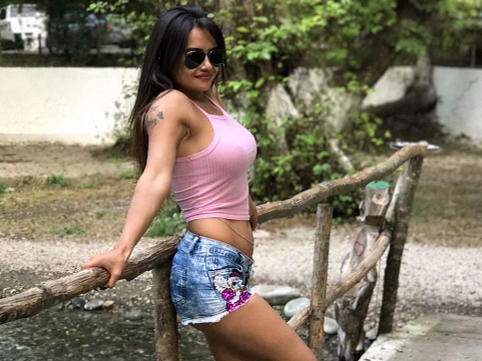 Naz çılpaq fotosunu paylaşıb, namusdan danışdı - FOTO