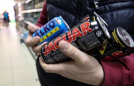 Azərbaycanda yeniyetmələr energetik içkilərdən ZƏHƏRLƏNDİ - AÇIQLAMA