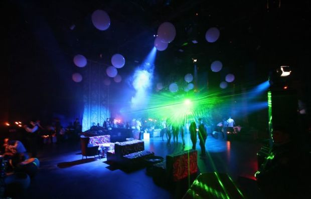 Bakıda qadın gecə klubunda döyüldü