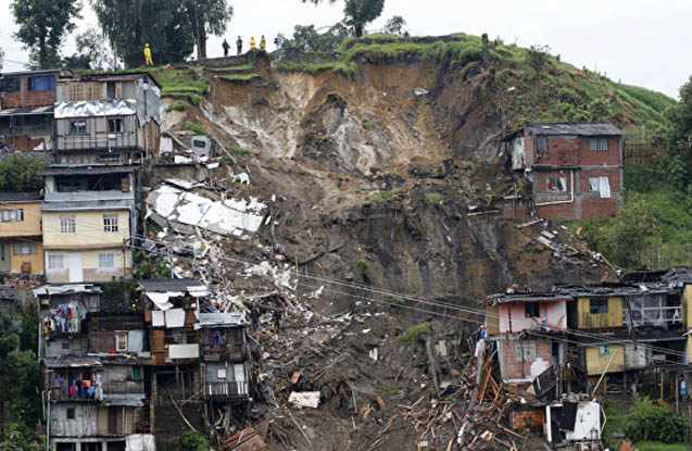 Konqoda torpaq sürüşməsi - 200 ölü