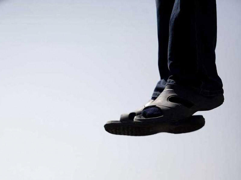 Yol kənarındakı ağacdan özünü asdı - Bakıda müəmmalı ölüm