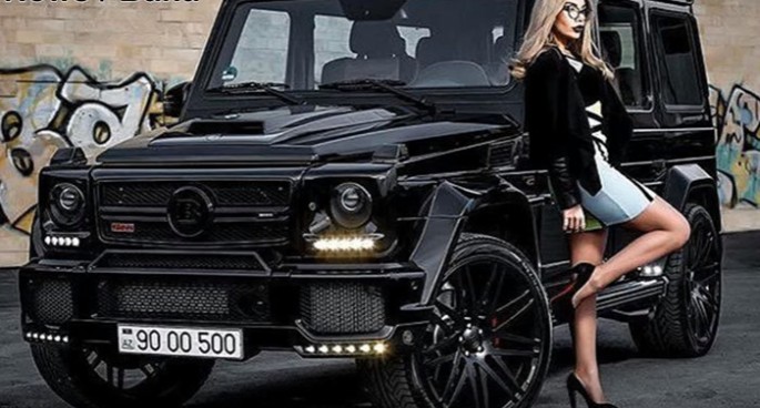 Azərbaycanın varlı qızları lüks maşınlarla – Bahalı nömrələr – VİDEO