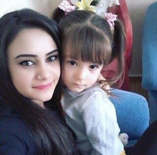 Evlilik verlişində iştirak edən azərbaycanlı Nazın keçmiş əri və qızı kimdir? - FOTO