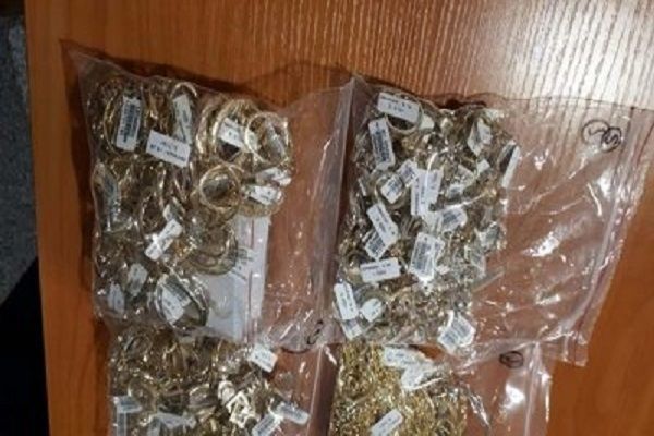 Qazaxıstana 48 kq qızıl keçirmək istəyən azərbaycanlı tutulub