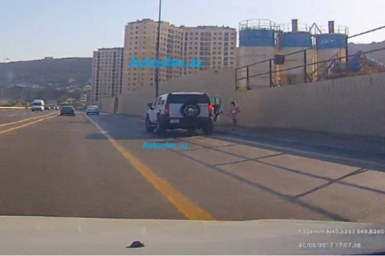 Bakıda “Hummer”dən düşən lüt qız kimdir? — VİDEO
