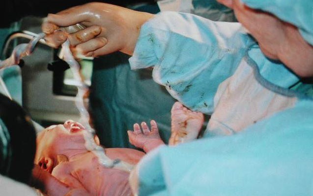 Gəncədə körpə doğuşdan sonra ölüb