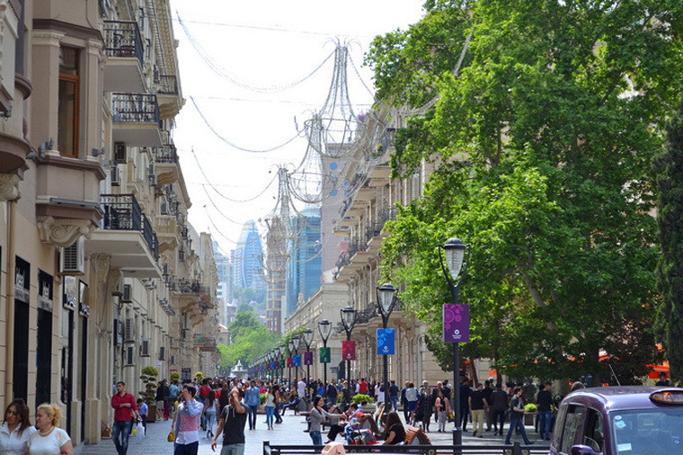 Bakının məşhur brend mağazaları yandı