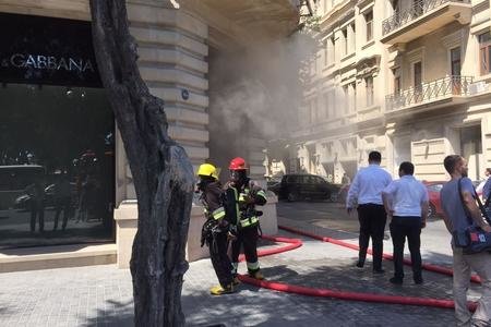 Son dəqiqə! Bakının mərkəzində bu məşhur mağaza yanır - YENİLƏNİB
