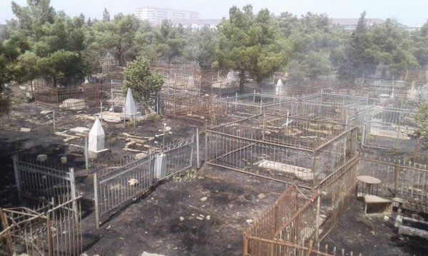 Sumqayıtda qəbirstanlıq yanır - FOTO
