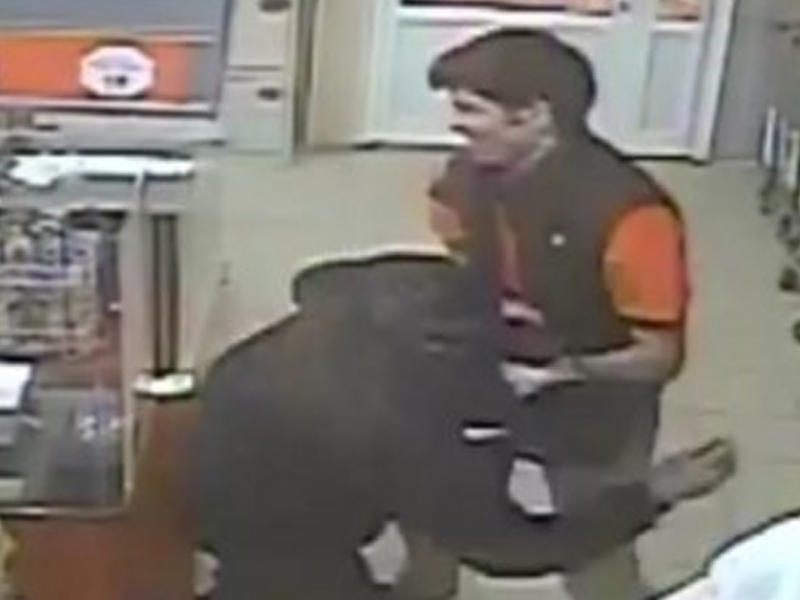 Oğlan satıcı ilə qadın müştəri arasında davanın görüntüsü yayıldı - VİDEO