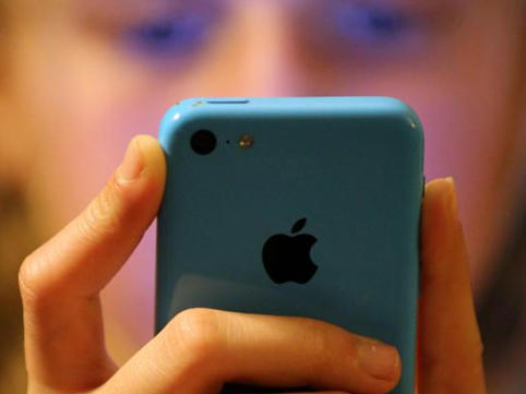 19 yaşlı qadının 14 yaşlı qızla intim videosu tapıldı, qadın saxlanıldı - İngiltərədə - FOTO