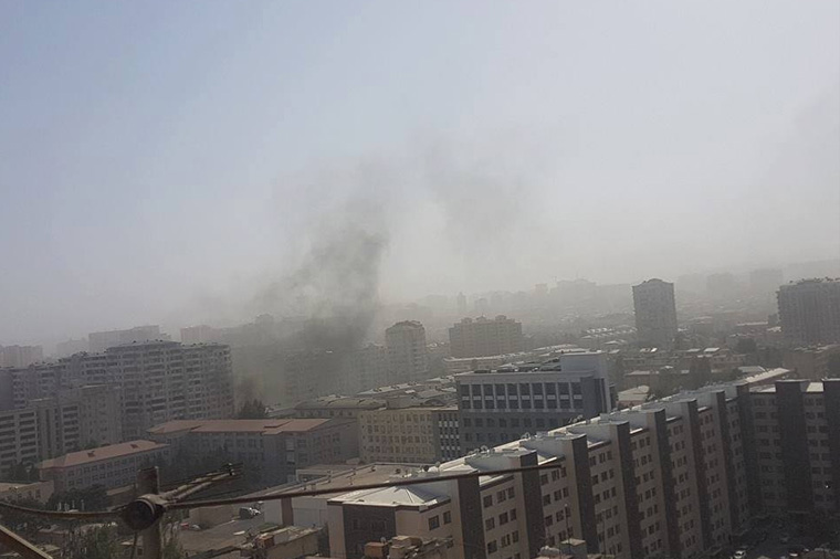 SON DƏQİQƏ—Bakıda bina yanır   + FOTO (YENİLƏNİB)