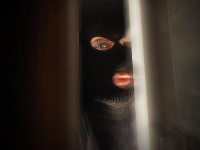 Paytaxtda evi qarət etmək istəyən şəxs tutuldu