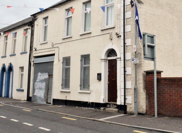 İrqçilər məscidin qapısına donuz başı atdılar - FOTO