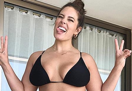 Cazibədar modeldən seksual foto
