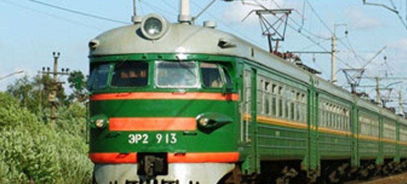 Özünü qatarın altına atan qadının əri: