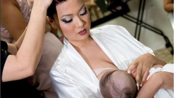 Toyunda uşağını əmizdirdi - Qonaqlar heyrətlə izlədi-FOTOLAR