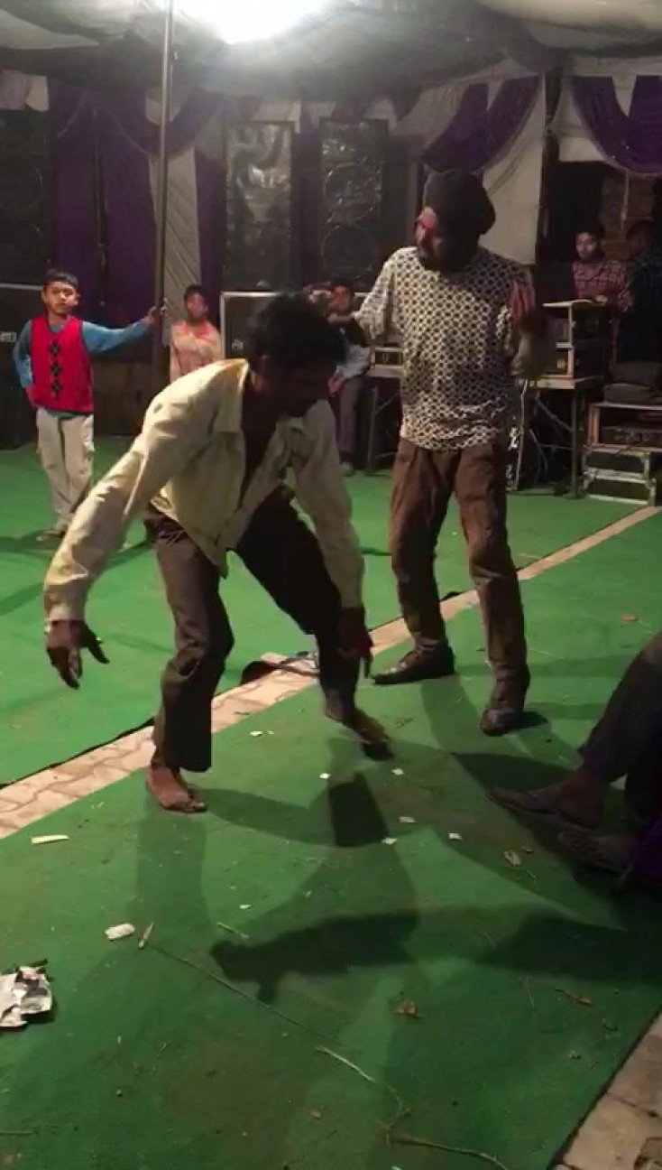 Əvvəl rəqs etdilər sonra dalaşdılar - Partidə dava-VİDEO