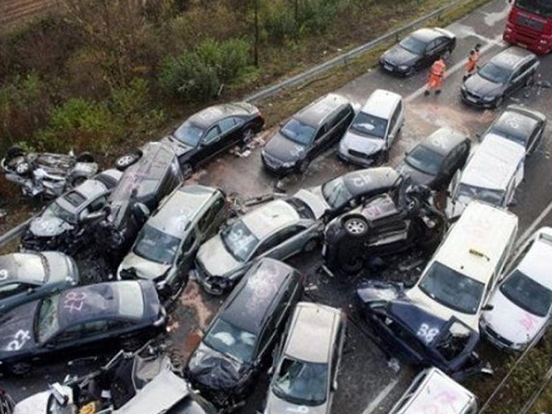 36 avtomobilin iştirakı ilə zəncirvari qəza