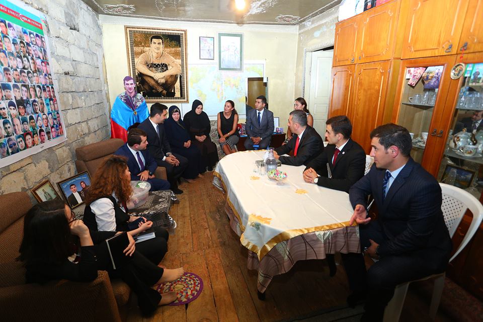 Binəqədidə Qurban bayramı münasibətilə şəhid ailələrini ziyarət edildilər.