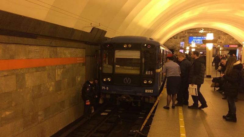 Sankt-Peterburq metrosu boşaldılır - Həyəcan