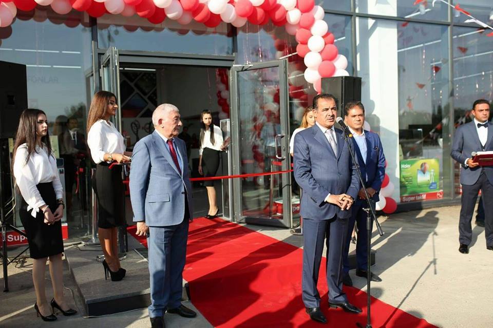 Gəncədə yeni salınmış 'Şah Saray' yaşayış massivində 'Baku Electronics' mağazasının açılışı olub