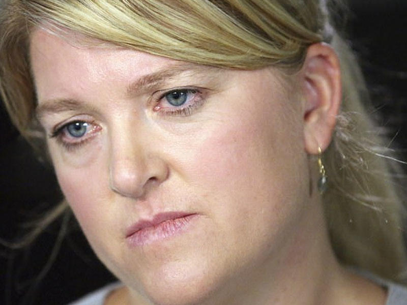 Qanunu pozmaq istəməyən tibb bacısını qandalladılar - VİDEO