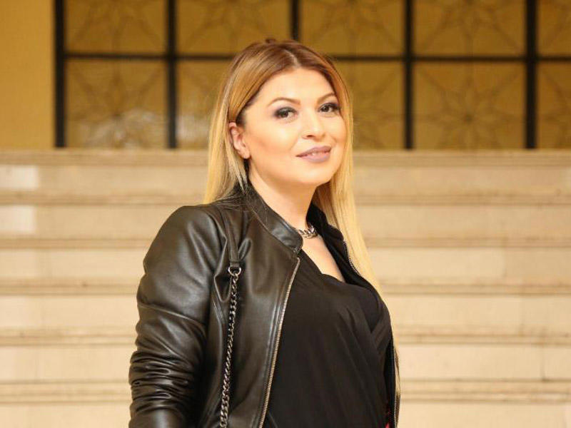 Zümrüdün bacısı qızı bağçada döyüldü - FOTO