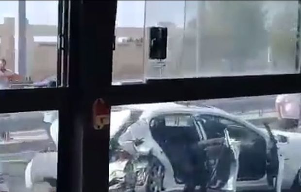 Aeroport yolunda DƏHŞƏTLİ QƏZA: Maşınlar TANINMAZ HALA DÜŞDÜ, yaralılar var - ANBAAN VİDEO