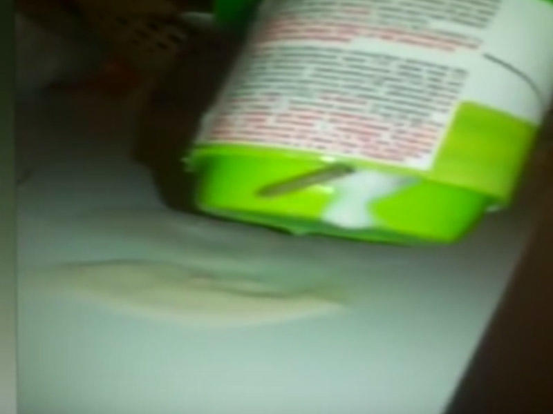 Sumqayıtda yoqurtun içindən qurd çıxdı - VİDEO