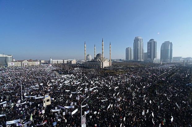 Bir milyondan çox müsəlman Qroznıda mitinqə çıxdı – VİDEO