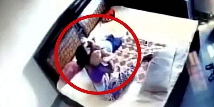 Yataq otağına gizli kamera yerləşdirdi və... - VİDEO